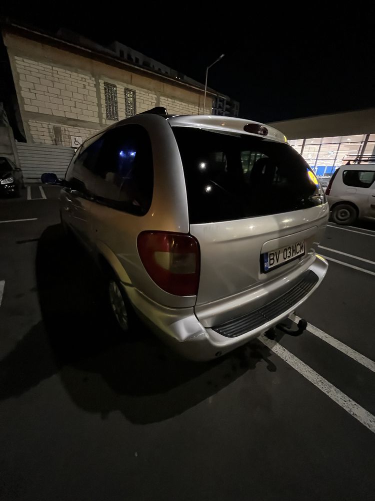 Vând o mașină Chrysler Voyager 2005