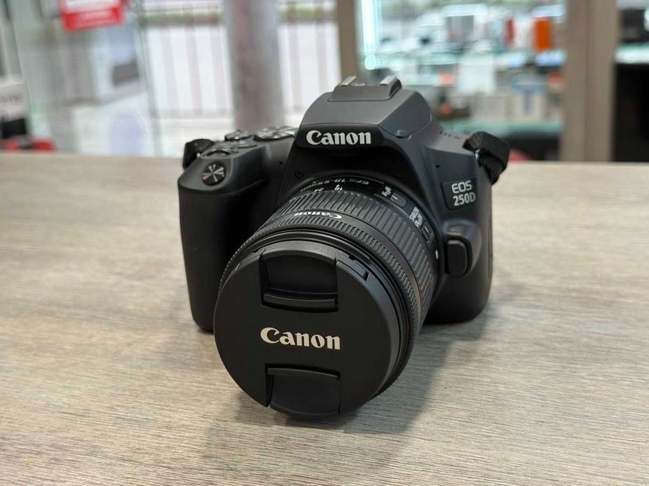 Canon EOS 250D + обектив EF-S 18–55mm
