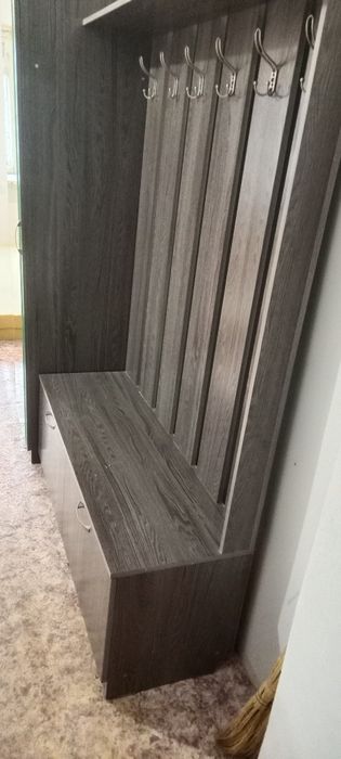 Продам шкаф и прихожую в Хорошем состояние