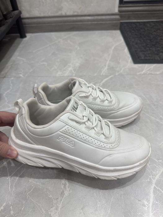 Кроссовки Fila оригигинал-отличное состояние! покупала в Спортмастере