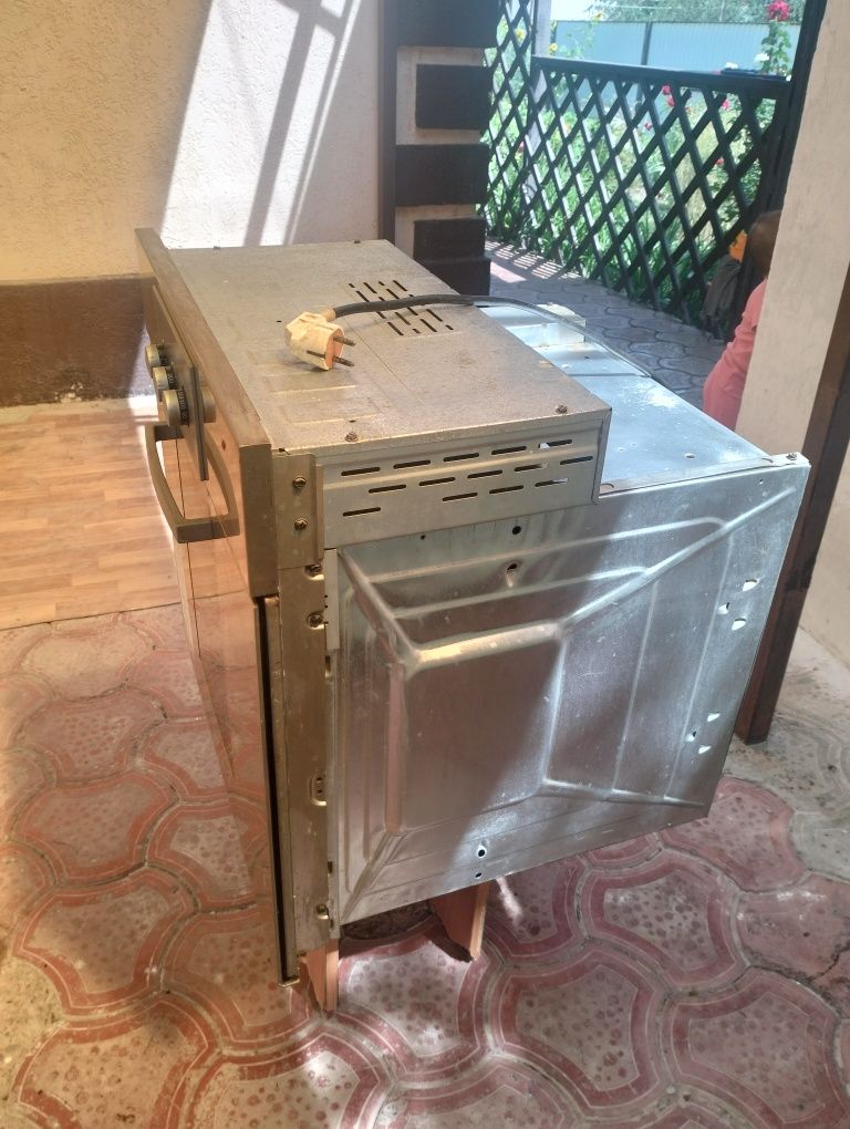 Продам электрическую Духовку