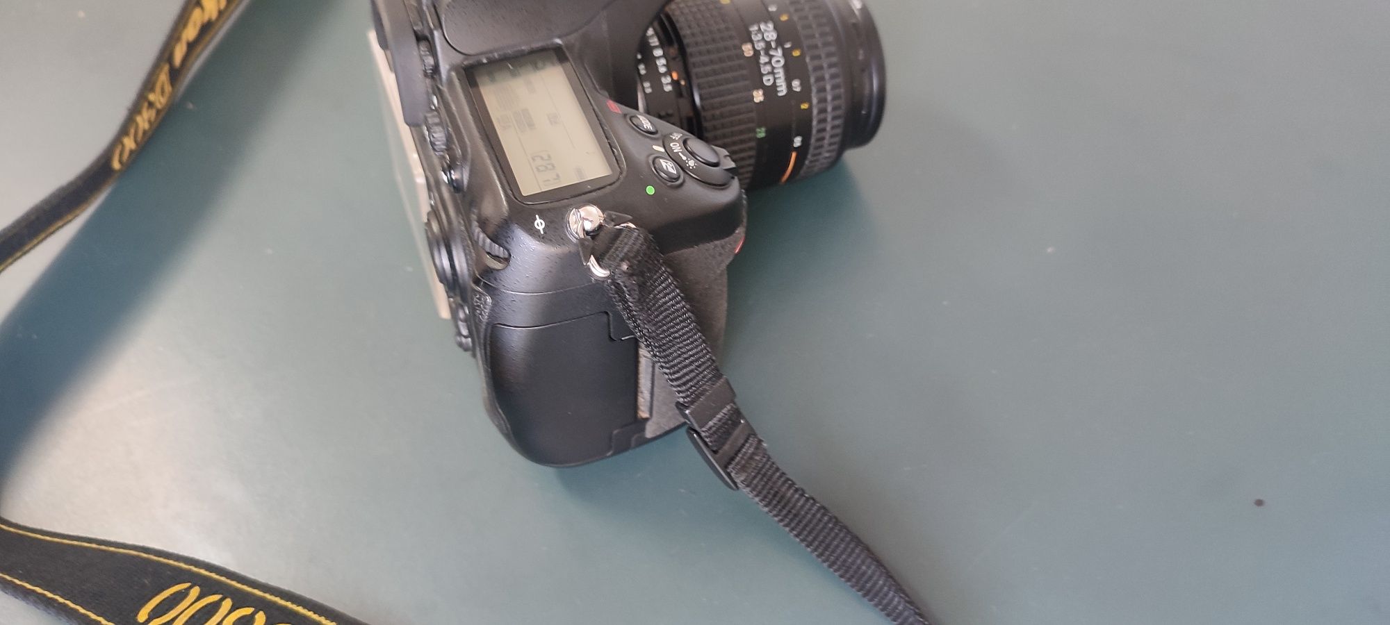 Nikon d300 + obiectiv Nikon 28-70