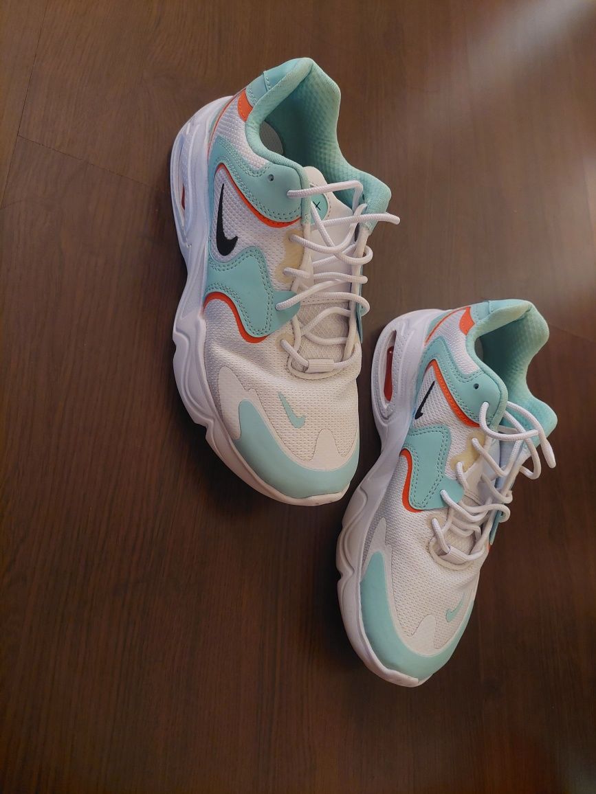 Nike Air Max и Adidas U Path X J