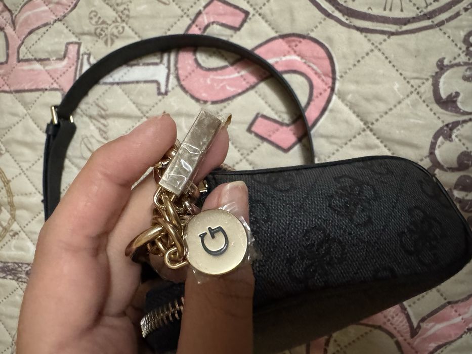 Оригинална дамска чанта Guess