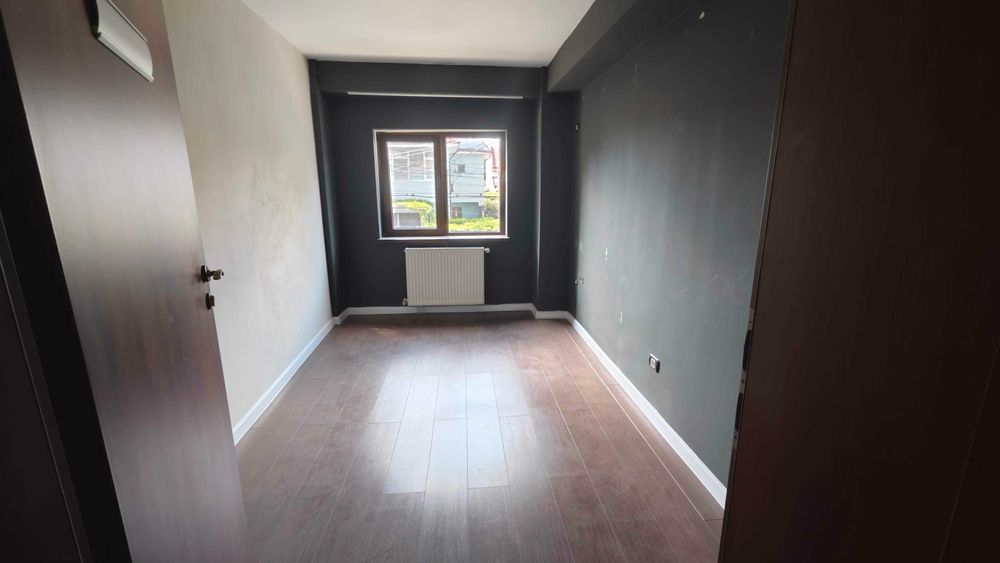 Birou zona Delfinariu Constanta 24 mp cu dependinte - 135 EURO