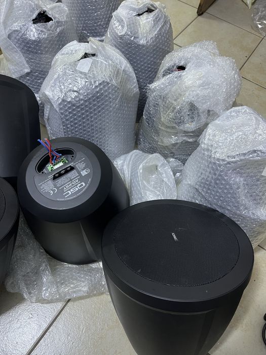 Boxe Qsc AD-P6T de tavan, pret pe buc, 7 buc. disponibile
