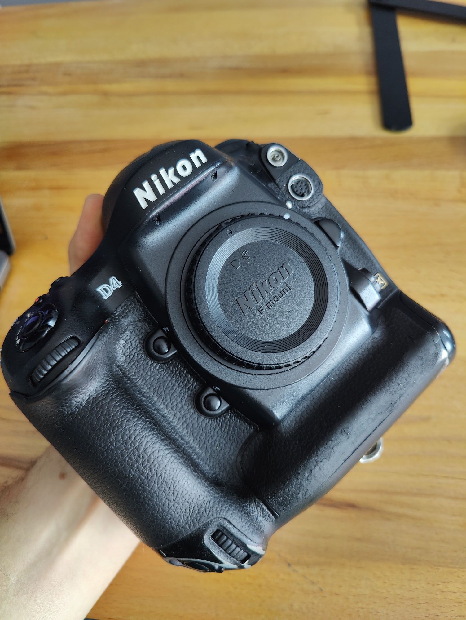 Nikon D4 возможен обмен