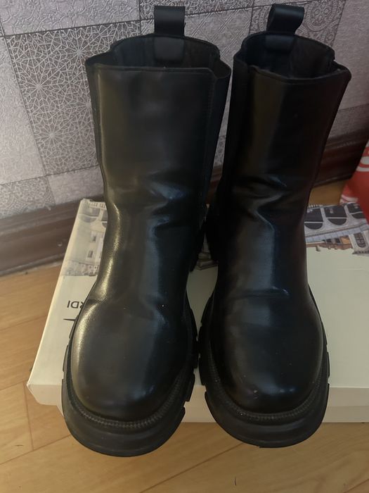 Продам ботинки-челси