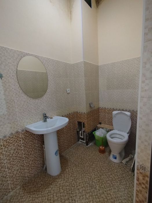 Magazin arendaga beriladi femil park yonda 55 kvadtat yul ustida