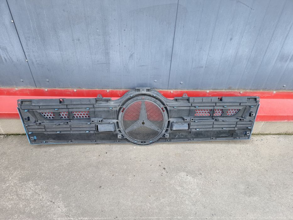 Grila radiator Mercedes Actros MP4 dupa 2011 cod A9607511018