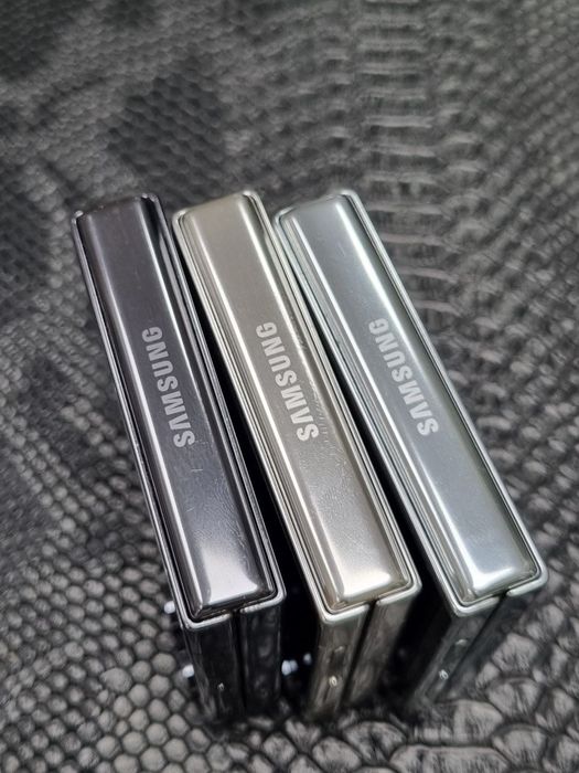 Samsung galaxy z flip 5 5G 8/256gb holati yaxshi