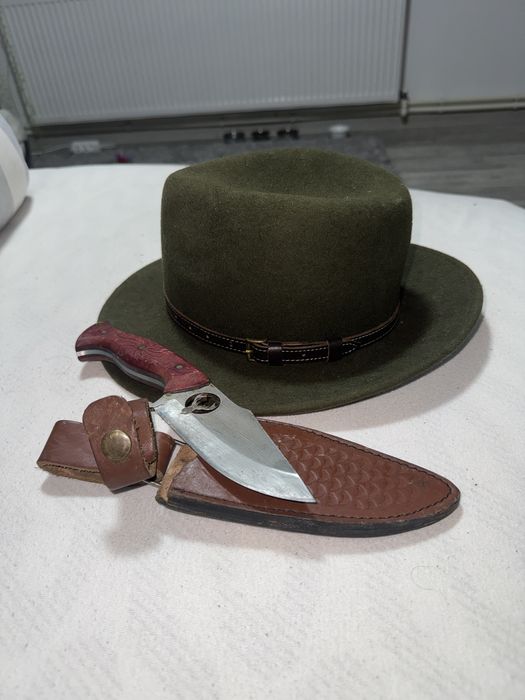 Palarie si cutit pentru vantoare