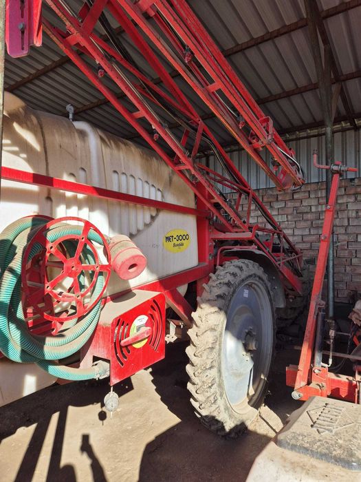 Masina Erbicidat  Apollo , 3000 l, 24 m deschiderea , GPS