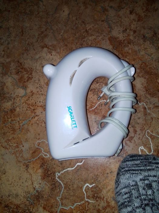 Миксер  Scarlet в отличном состоянии,