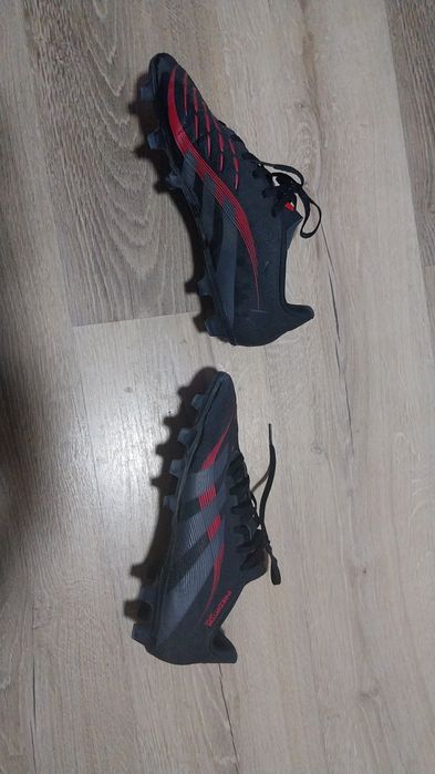 Ghete de fotbal Predator