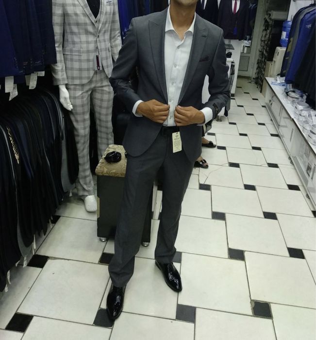 Костюм шим сотилади