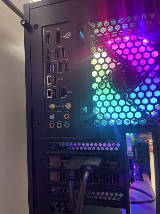 PC Gaming i7-10700 , 1080TI 11GB , 32 gb ram , rog strix z590-F gaming