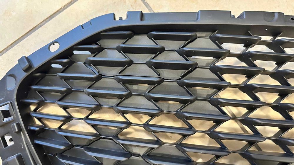 Матирана черна предна решетка за броня за Mazda 3 Sedan 2019-24 OEM