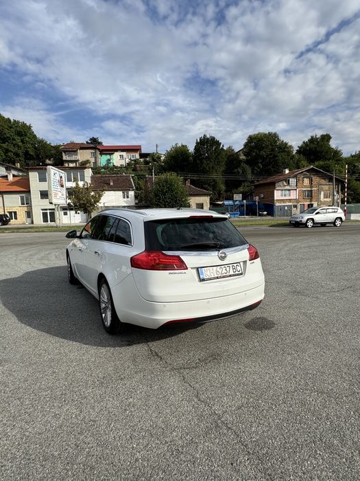 Продавам Opel Insignia 2.0 CDTI