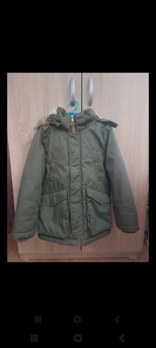 Parka kaki pentru baieti de 7-8 ani, cu gluga detasabila, vătuită.