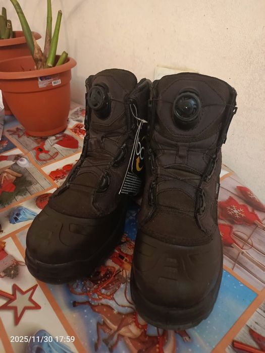 Продам рабочие ботинки