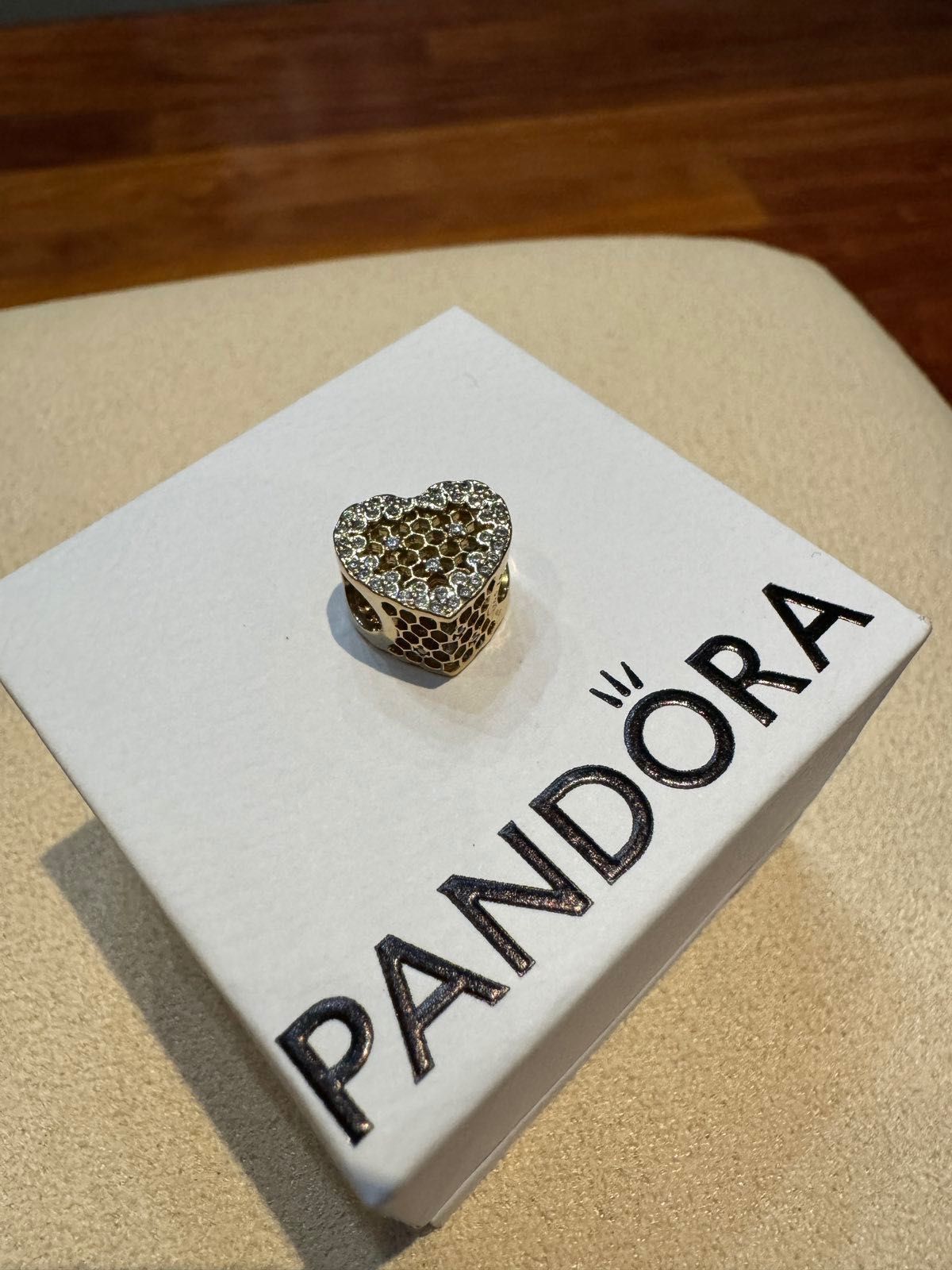 Оригинални златни и сребърни талисмани Pandora