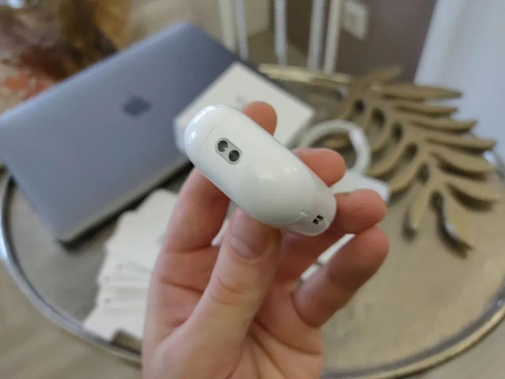 Airpods pro 2 usb-c оригинал б/у но как новый!Цена окончательно.