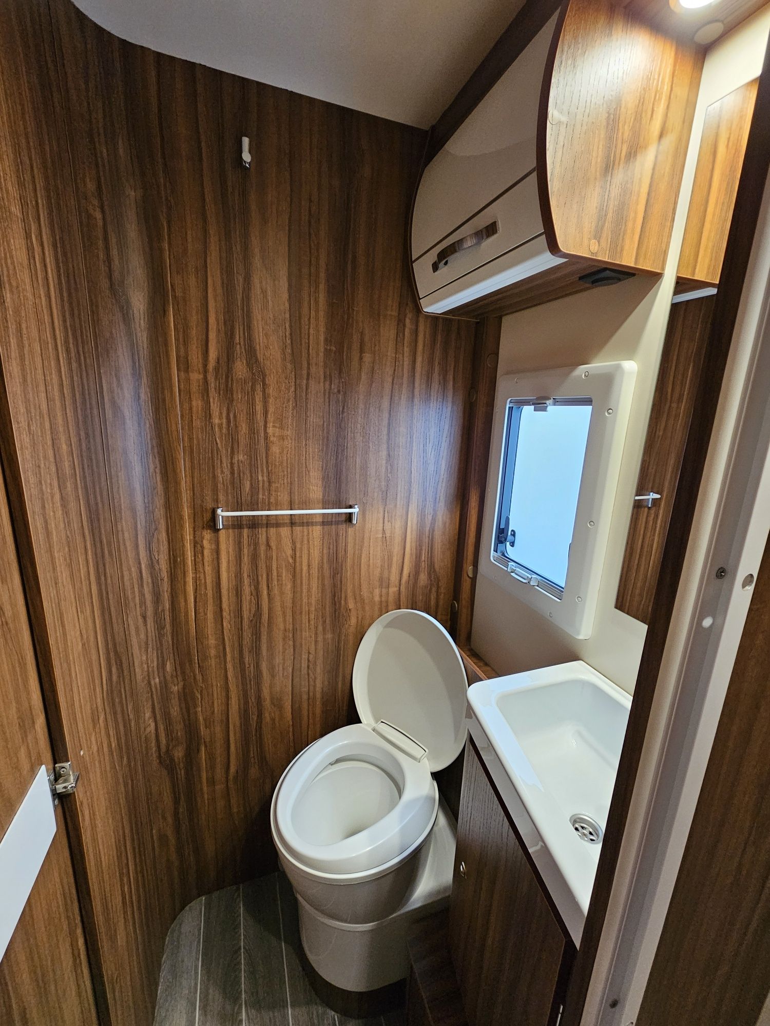 Inchiriez autorulota si campervan