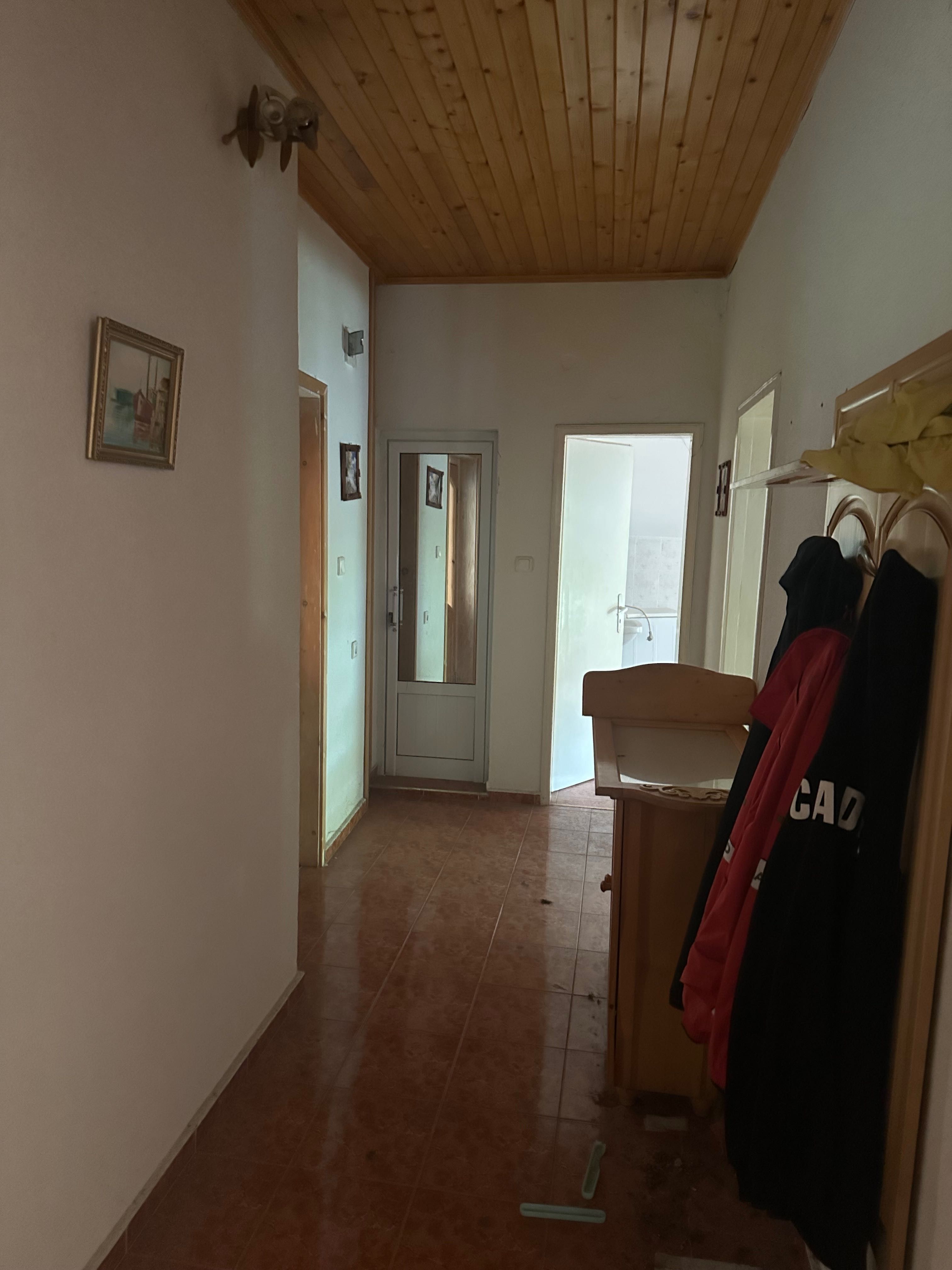 Продавам масивна триетажна къща в центъра на Свиленград (първа зона)