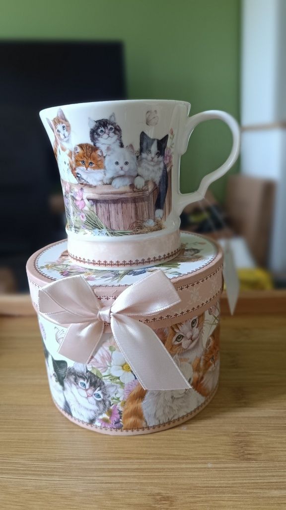 Порцеланова чаша с котета + подаръчна кутия