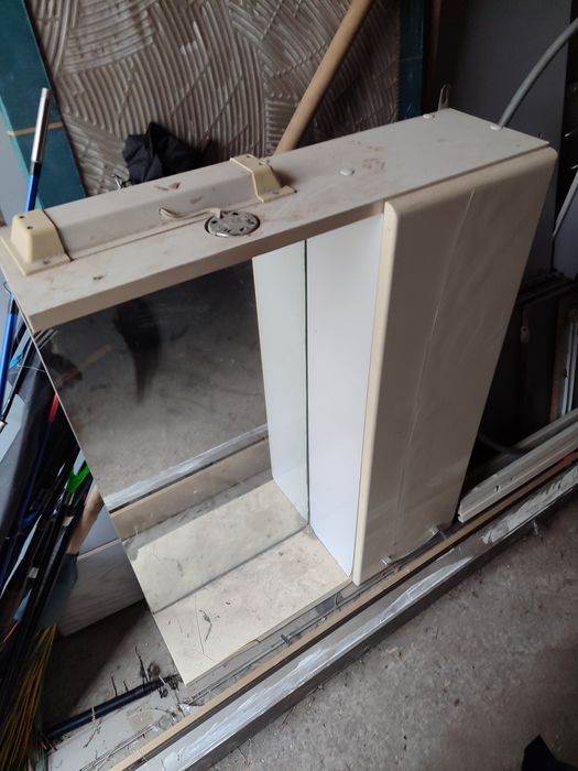 Шкаф с зеркалом бесплатно