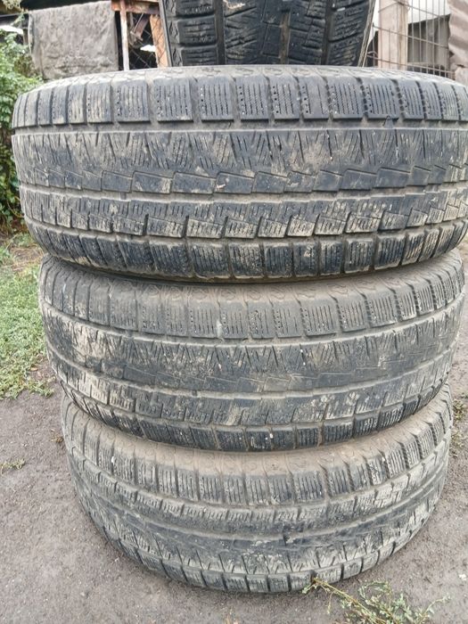 Продам шины от нивы.