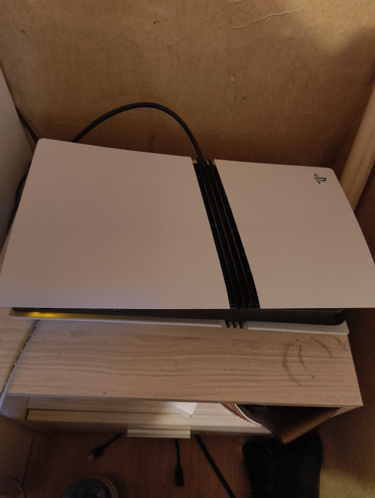 Ps5 pro със disc drive, игри и 2 джойстика