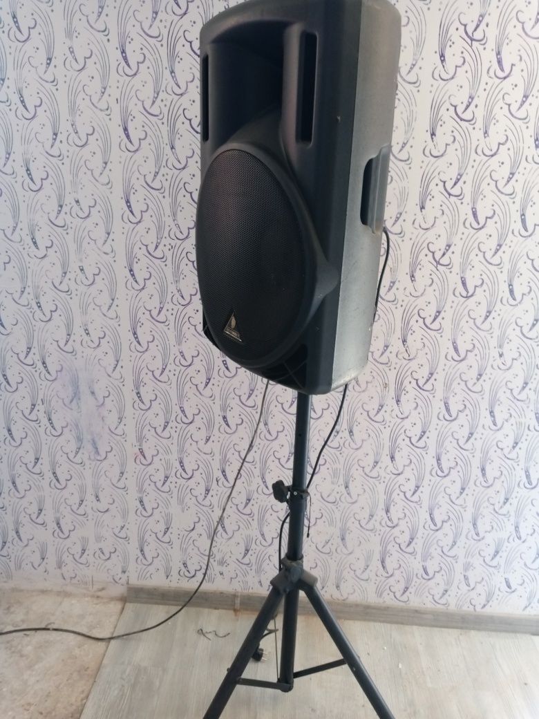 Boxă de vânzare Behringer