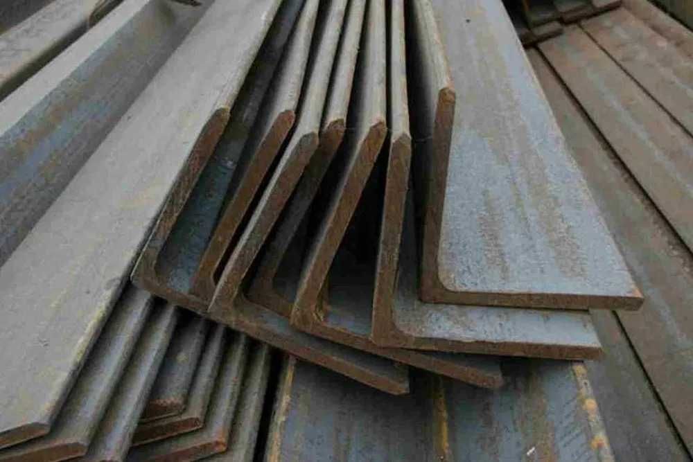 Продам уголок металлический