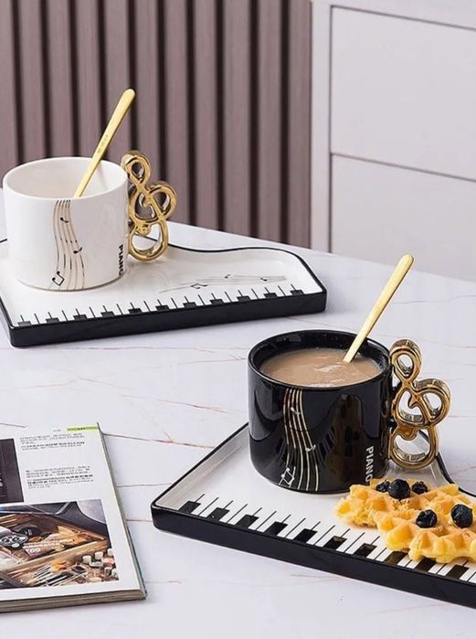 Дизайнерский набор кружки, блюдца и ложки в музыкальном