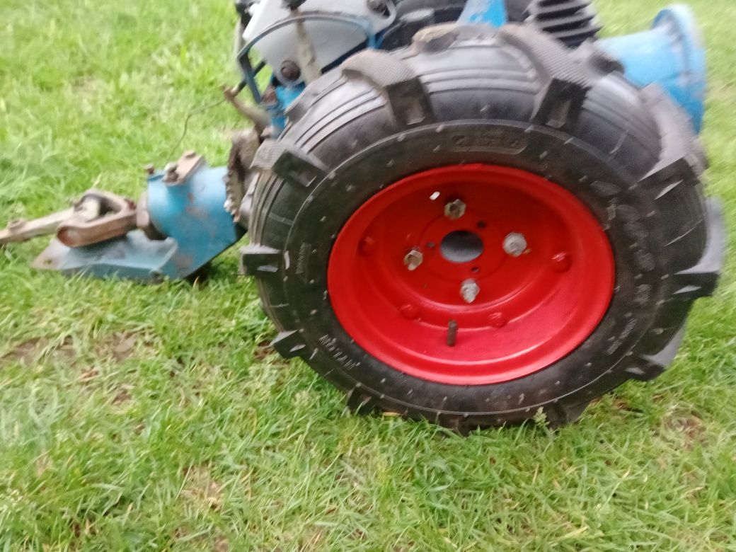 Vind doua motocositori una e funcțională una ai lipsește lama taiere .
