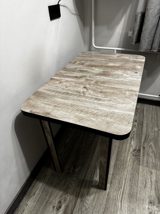 Продам стол — отличное состояние