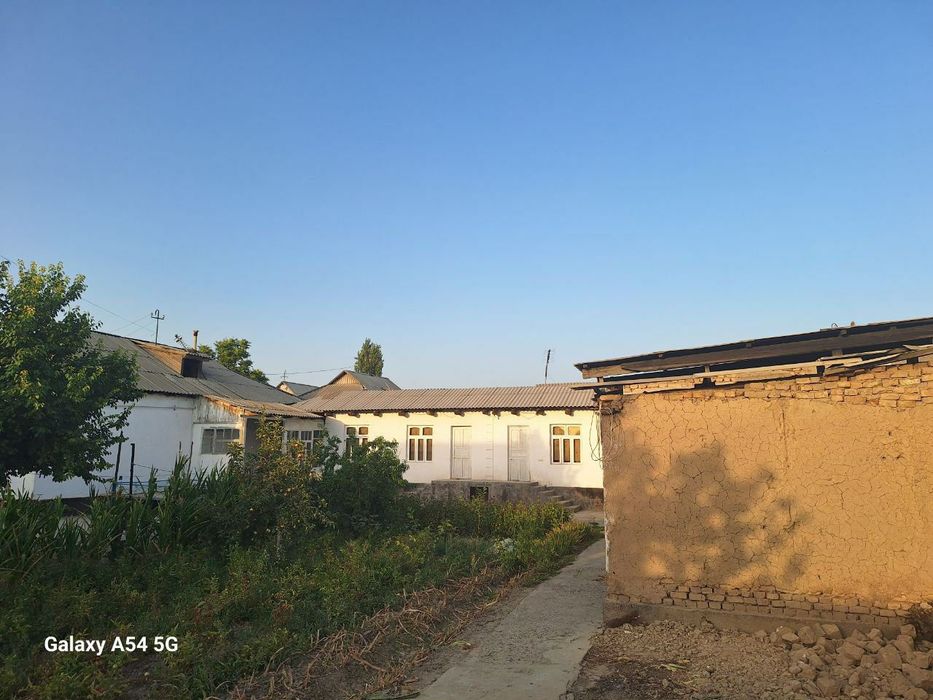 Hovli sotiladi srochna 60.000$ kelishiladi