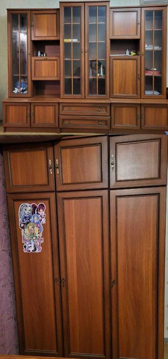 Отдам даром стенку,кровать.