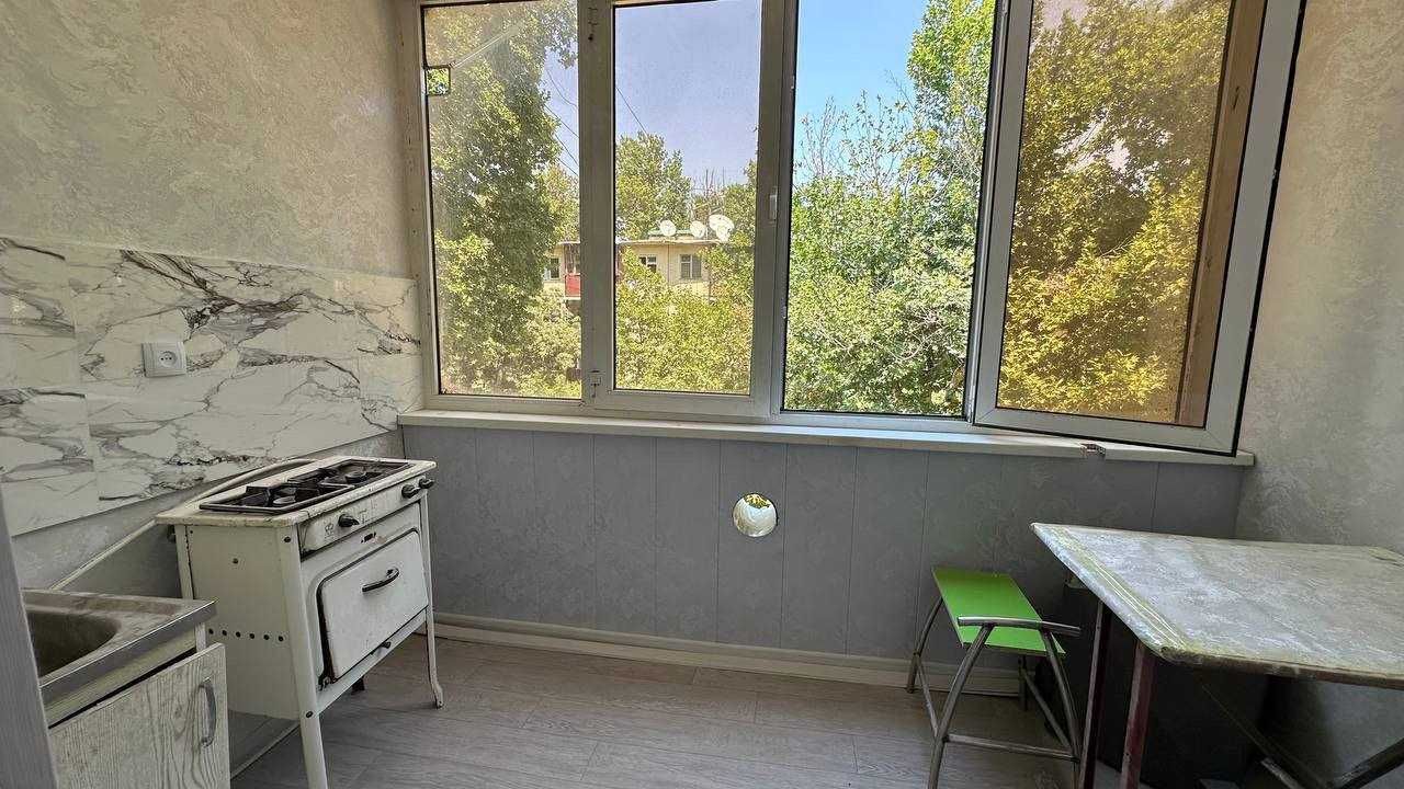 2 xona 3 xonaga o'zgartirilgan kvartira sotuvda