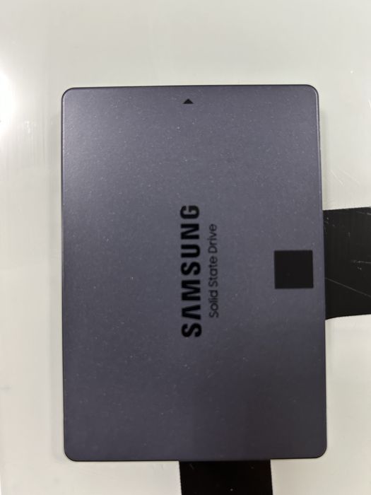Vând ssd samsung 2tb