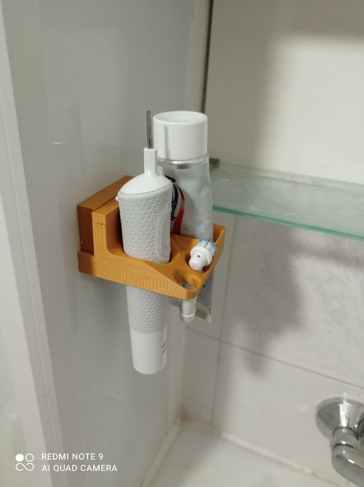 Поставка за електрическа четка за зъби и паста