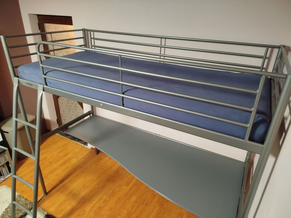 Легло и бюро в едно