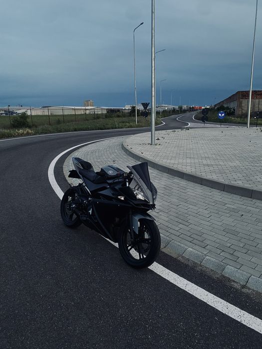Yamaha yzf r125.