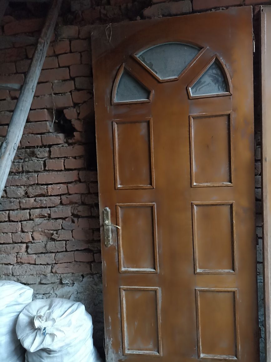 Ușa de exterior din lemn