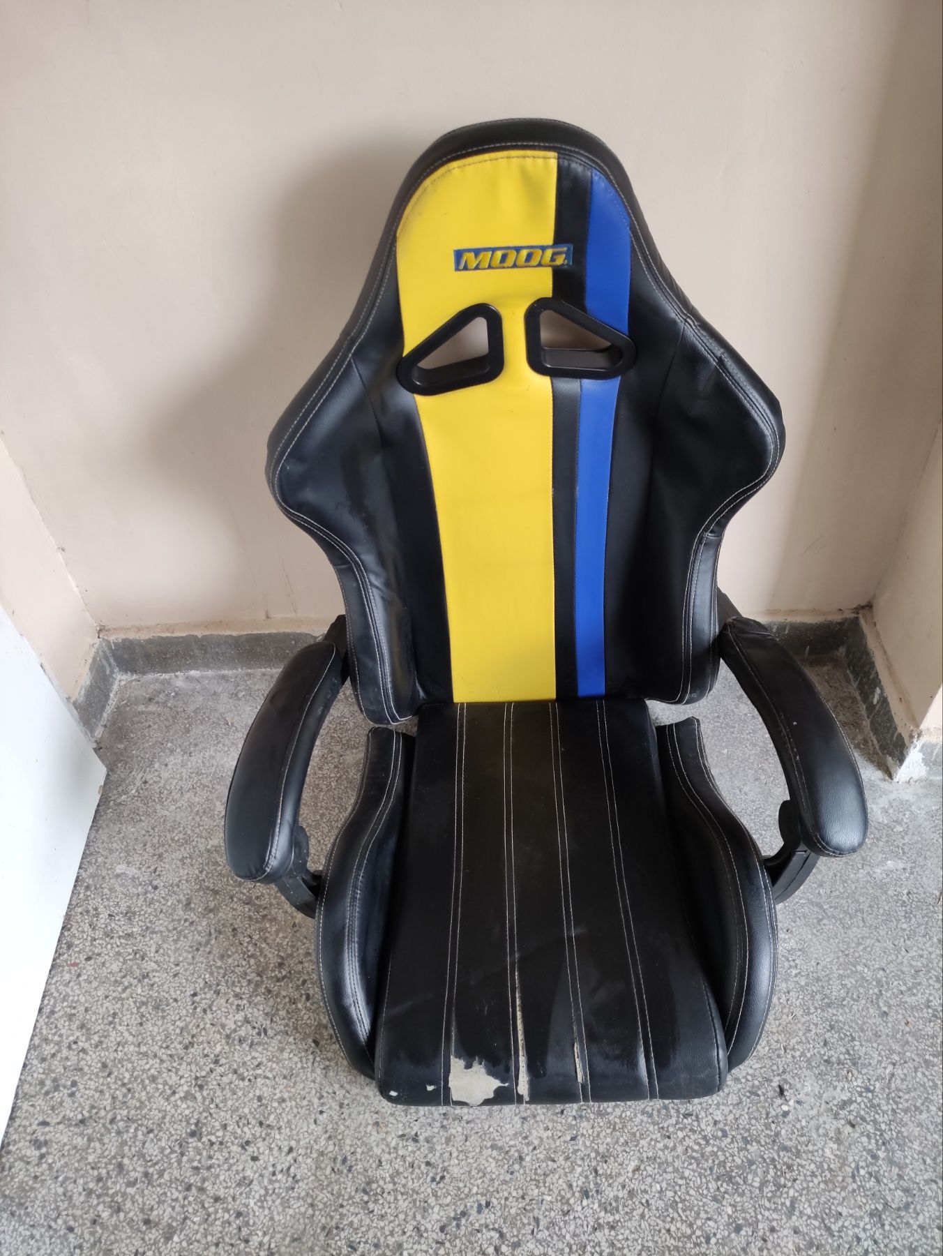 Продавам части за офис стол