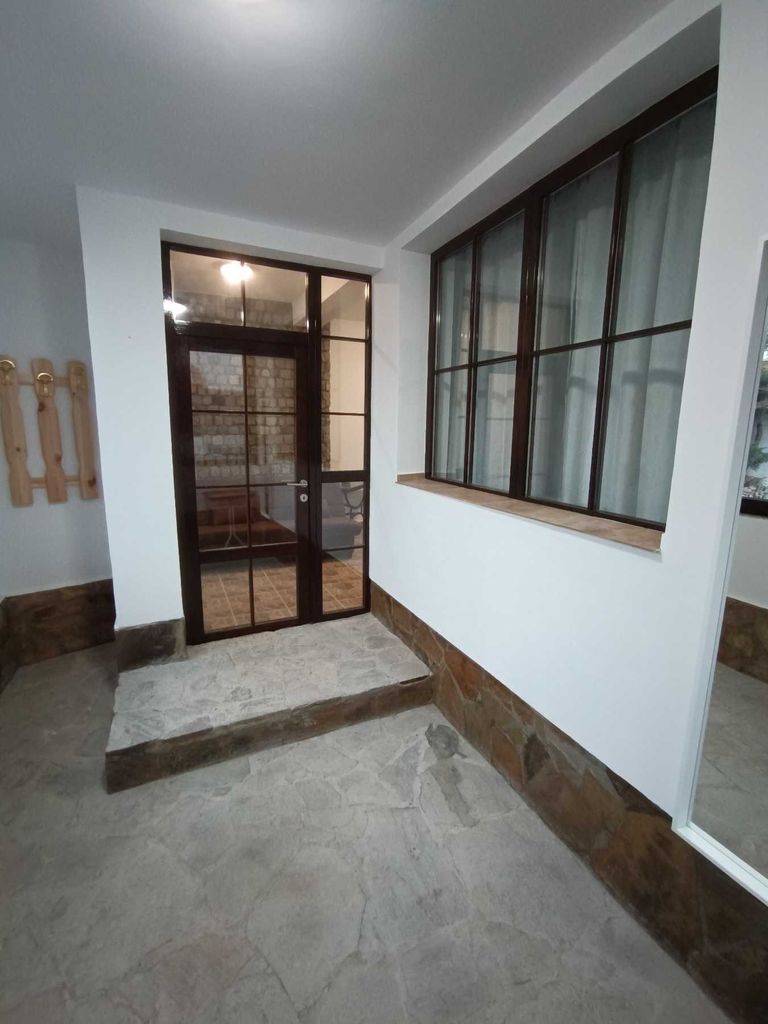 Дава се под наем Двустаен апартамент в Варна, м-т Акчелар - 94 кв.м за 500 € - Снимка #2