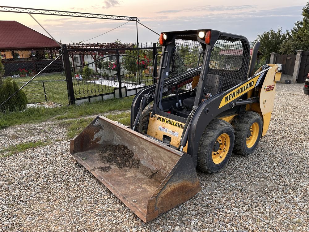 Bobcat / New Holland L215 Incarcator Frontal 2011