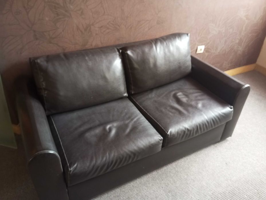 Кожен диван 200лв